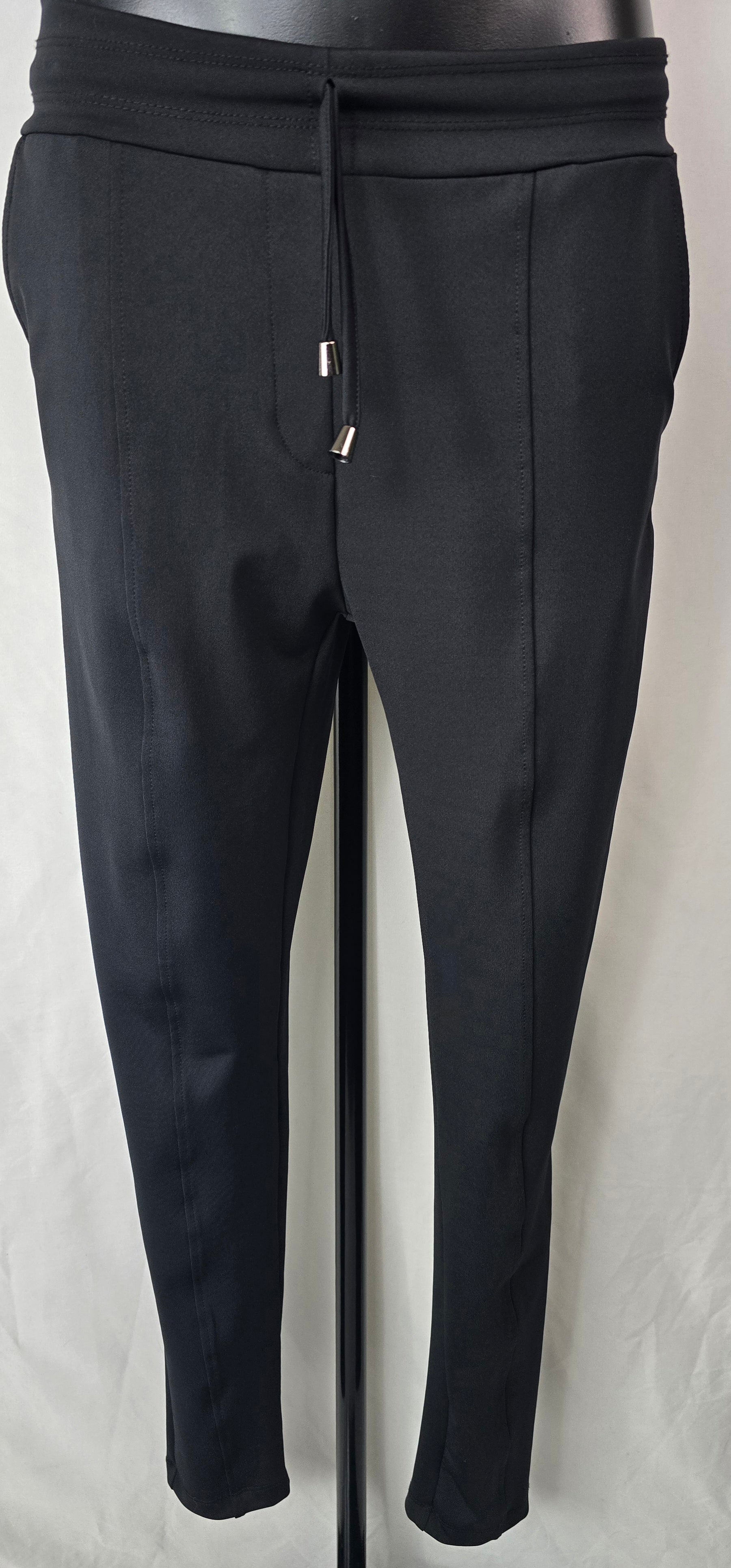 Broek Tombiqe (Reizen)