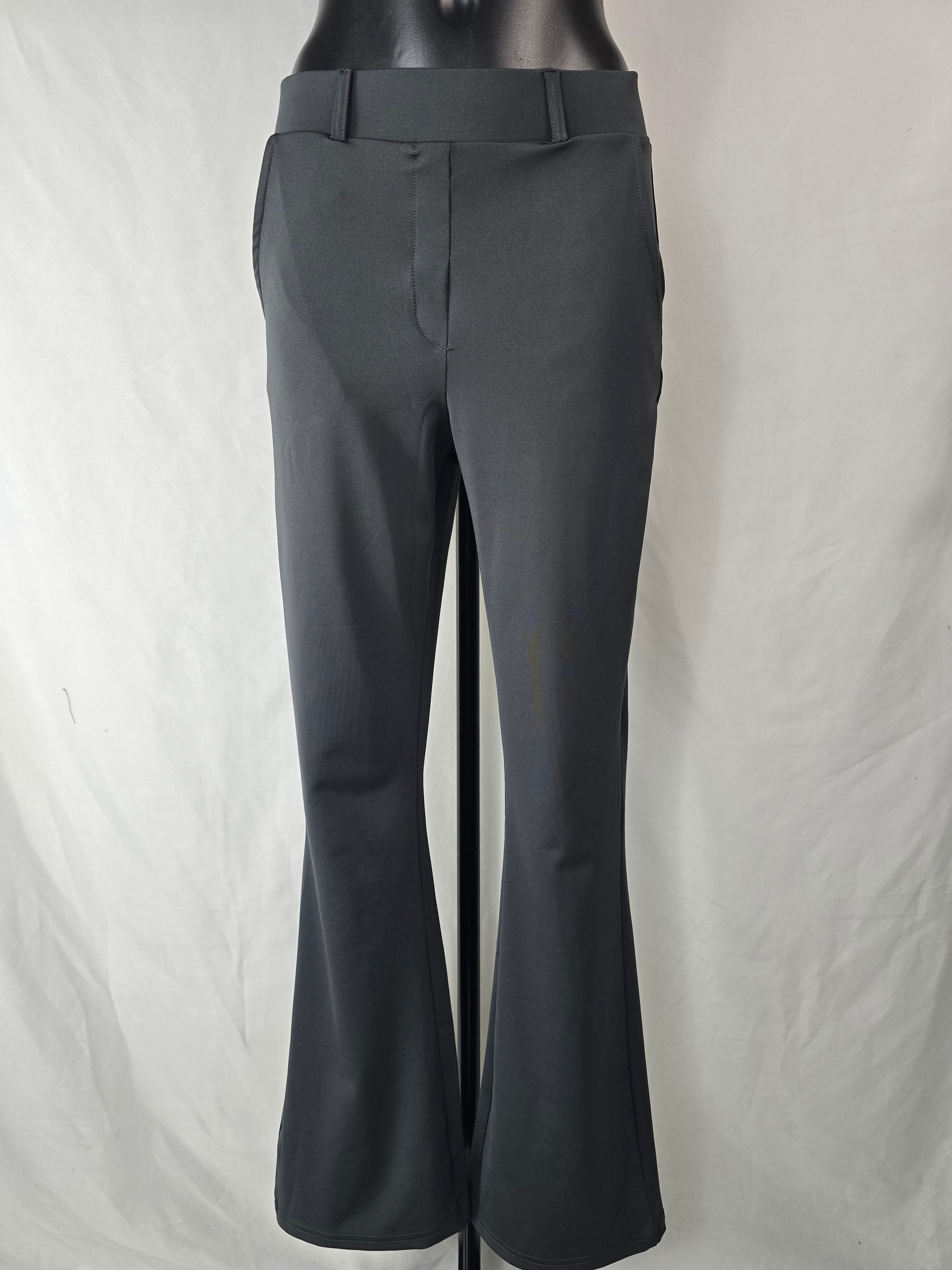 Broek Tombiqe (Reizen)